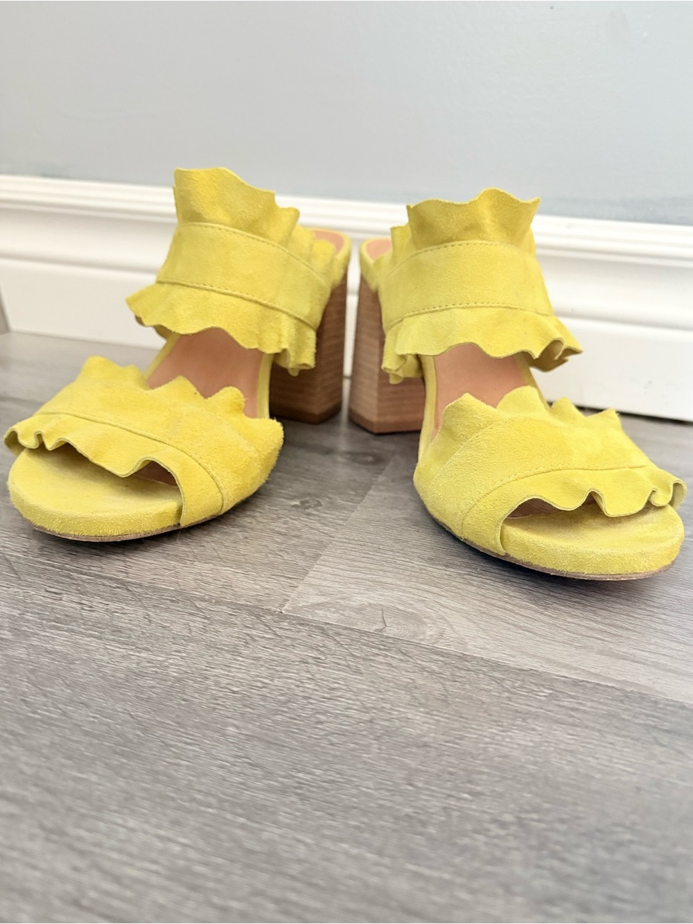 FREE PEOPLE Rosie Ruffle Block Heels Sandals Womens 7 Summer Euro Chic Boho - Picture 3 of 10